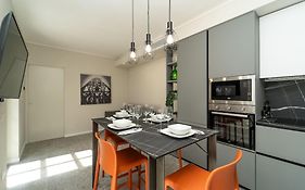 Apt 2 Min From The Cathedral With Private Parking
