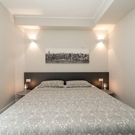 Apt 2 Min From The Cathedral With Private Parking Côme Esterno foto