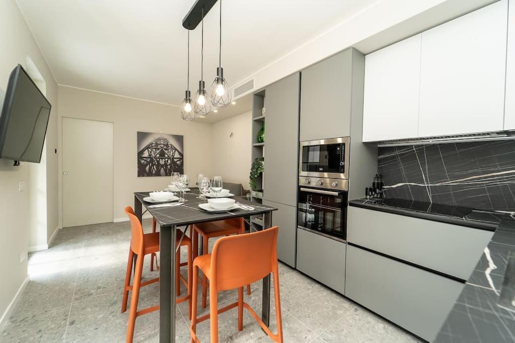 Apt 2 Min From The Cathedral With Private Parking Côme Esterno foto