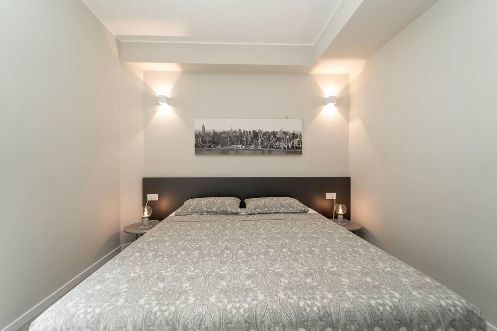 Apt 2 Min From The Cathedral With Private Parking Côme Esterno foto