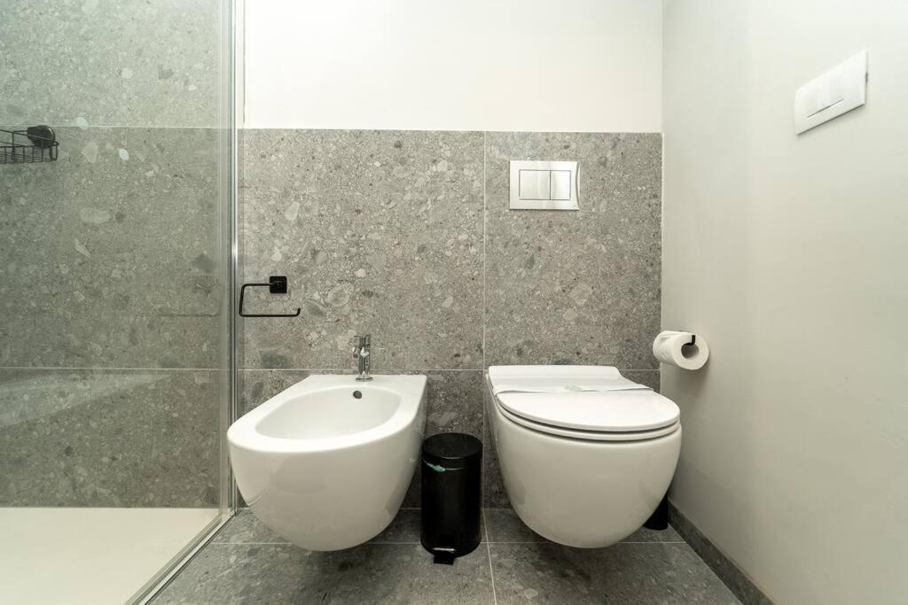 Apt 2 Min From The Cathedral With Private Parking Côme Esterno foto