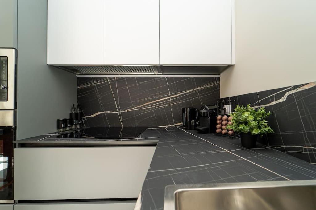 Apt 2 Min From The Cathedral With Private Parking Côme Esterno foto