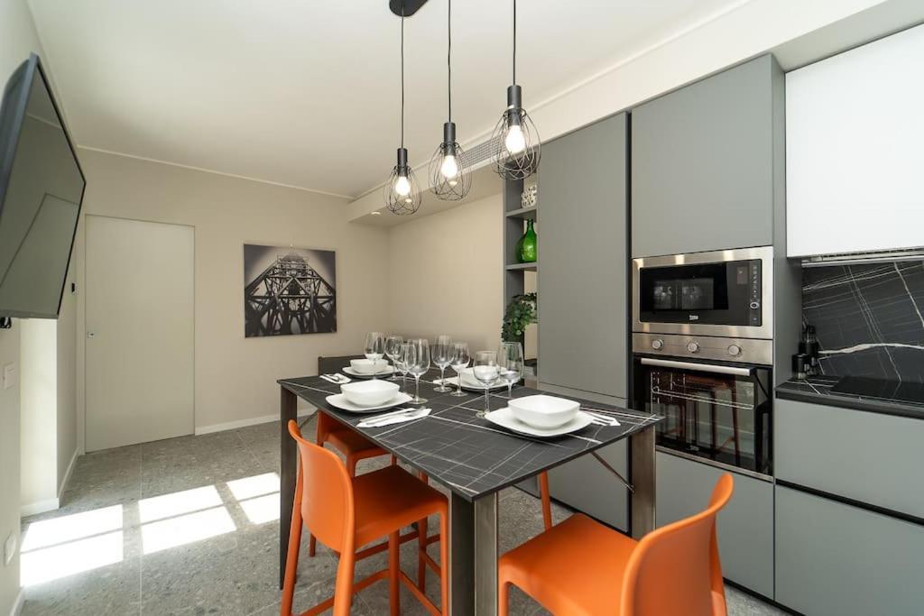 Apt 2 Min From The Cathedral With Private Parking Côme Esterno foto
