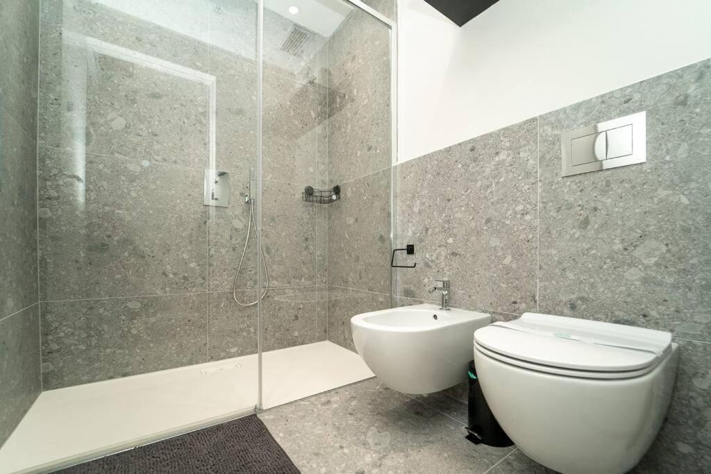 Apt 2 Min From The Cathedral With Private Parking Côme Esterno foto
