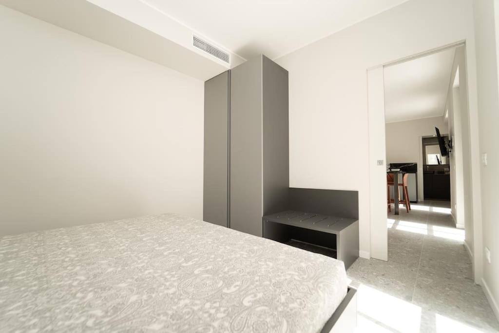 Apt 2 Min From The Cathedral With Private Parking Côme Esterno foto