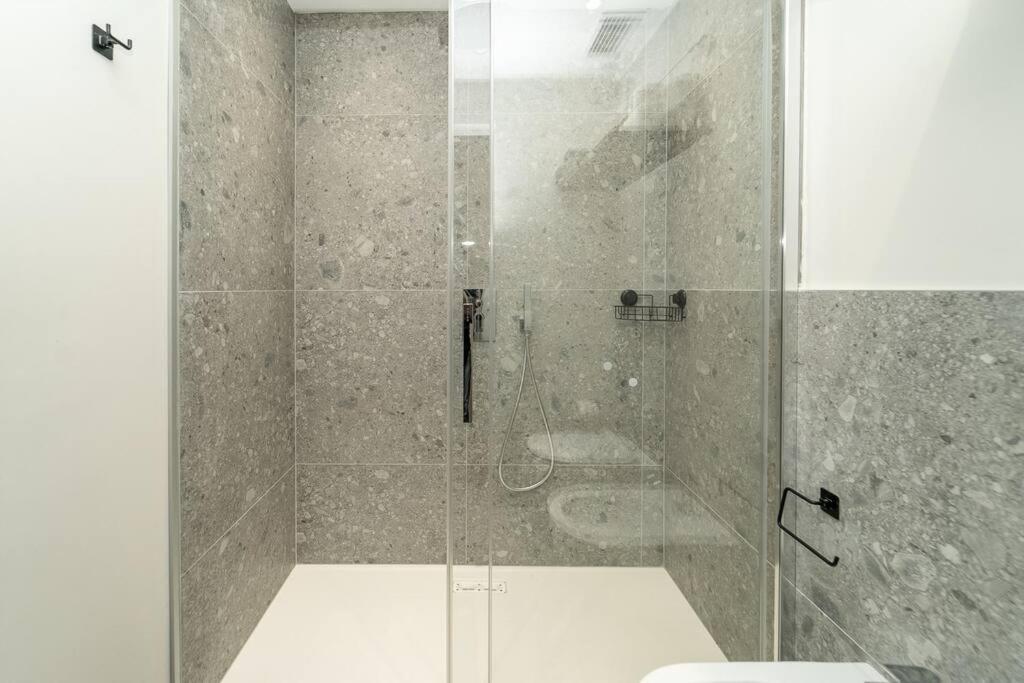 Apt 2 Min From The Cathedral With Private Parking Côme Esterno foto