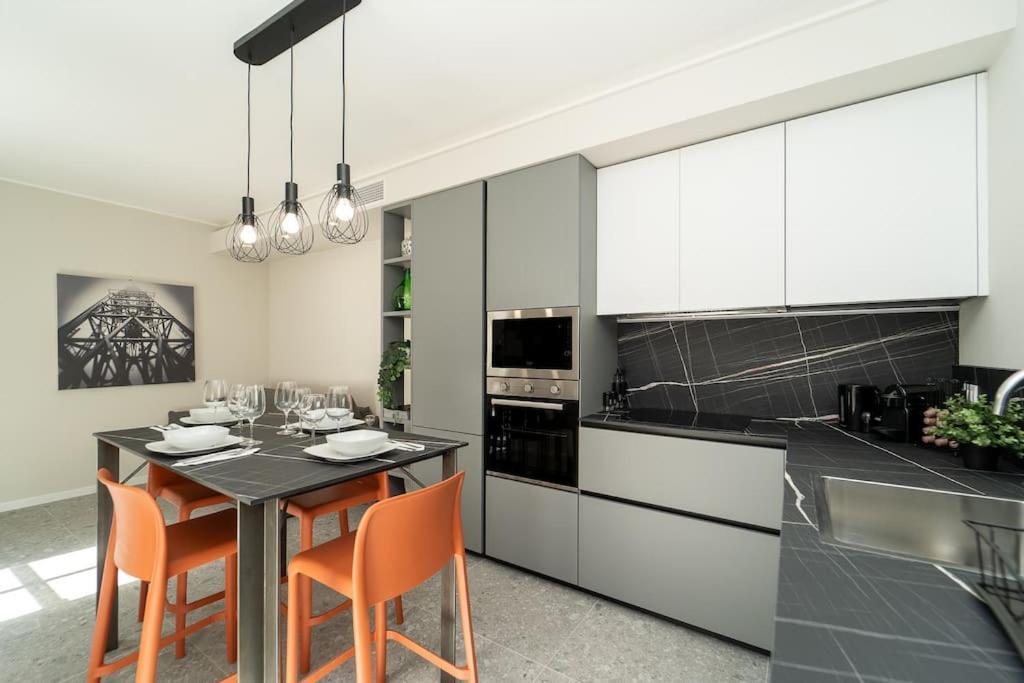 Apt 2 Min From The Cathedral With Private Parking Côme Esterno foto