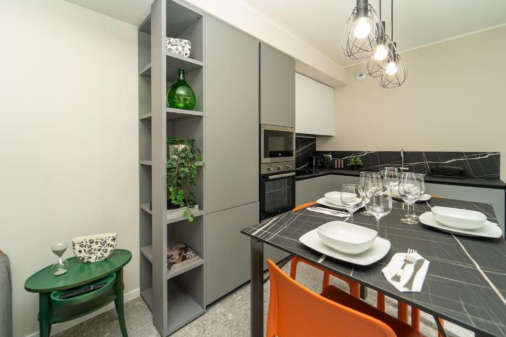 Apt 2 Min From The Cathedral With Private Parking Côme Esterno foto