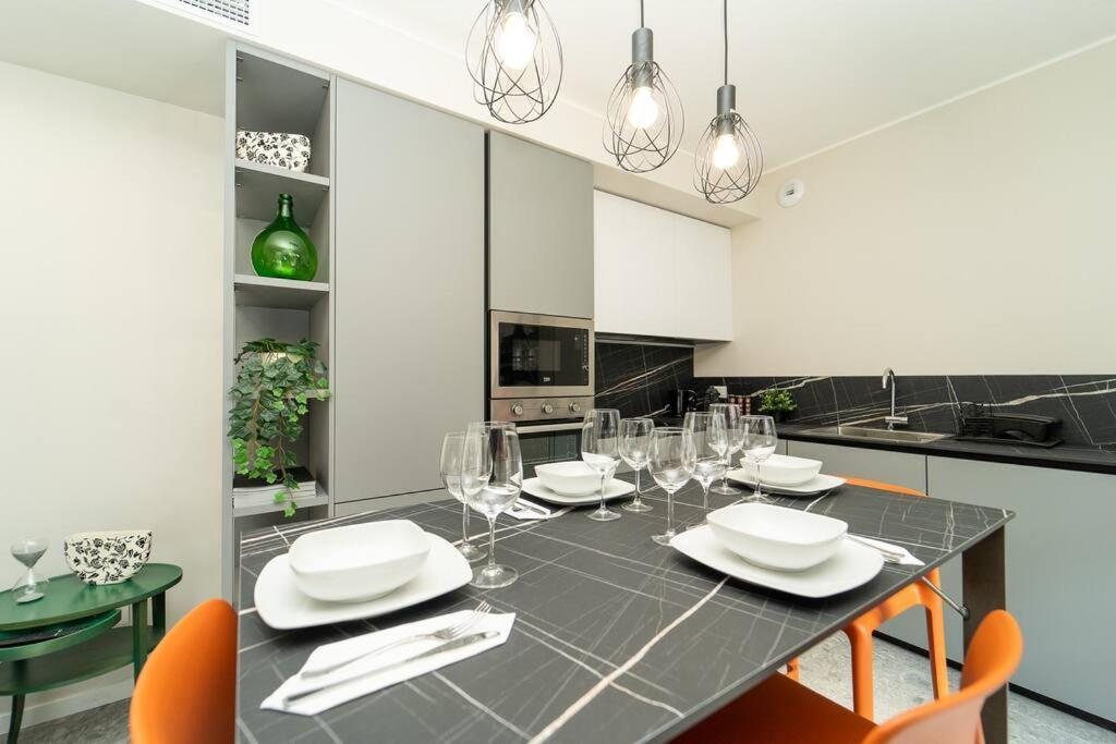 Apt 2 Min From The Cathedral With Private Parking Côme Esterno foto