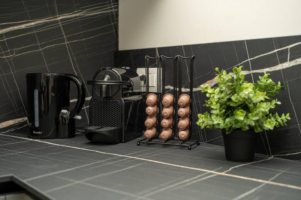 Apt 2 Min From The Cathedral With Private Parking Côme Esterno foto