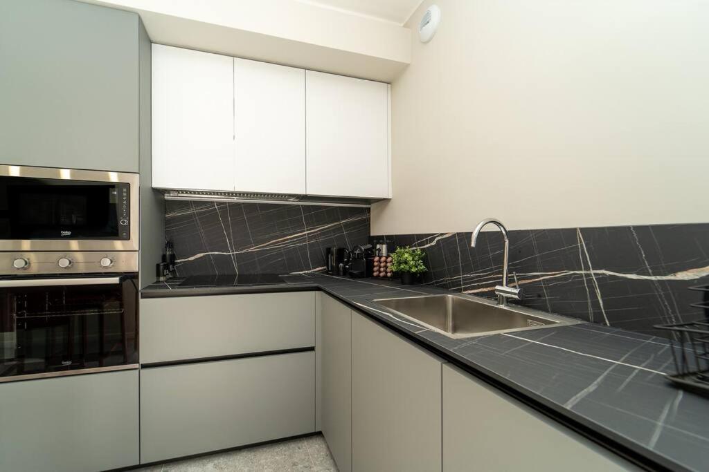 Apt 2 Min From The Cathedral With Private Parking Côme Esterno foto