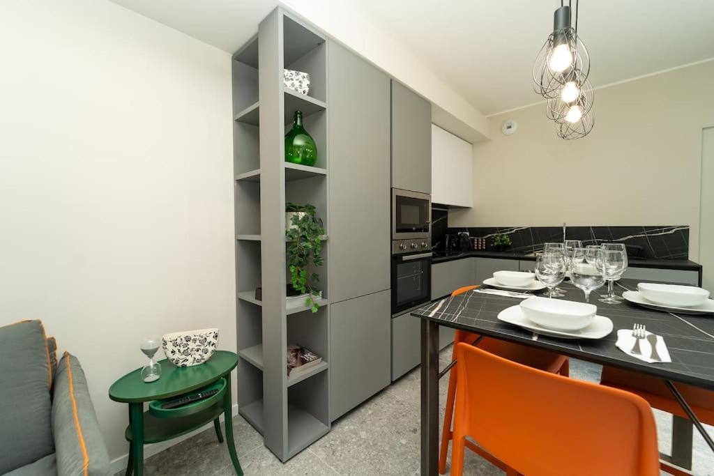 Apt 2 Min From The Cathedral With Private Parking Côme Esterno foto